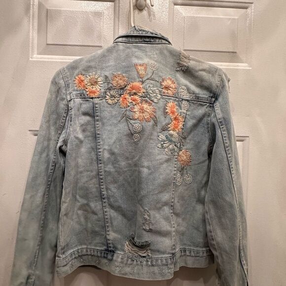 Jessica Simpson light wash floral design demim jacket! - Picture 3 of 4